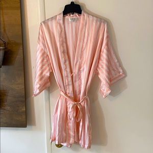 ICING Womens pink & white robe size s/m